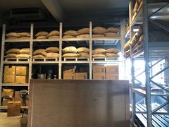 面包甜点陈列柜-来回·咖啡(钟村咖啡豆店)