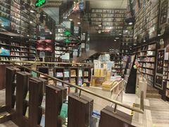 -钟书阁(群光广场店)