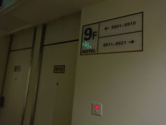 指示标-莫泰酒店(上海虹桥北新泾地铁站天山路店)