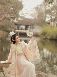 -一揽芳华汉服旗袍体验馆(拙政园店)