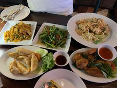 -Green Tree Rest. & Pub