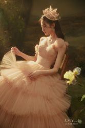 -艾米丽婚纱礼服