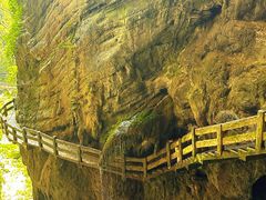 -龙水峡地缝景区