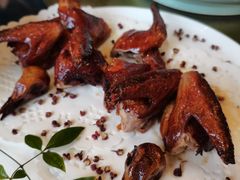 脆皮带汁乳鸽-天府掌柜(九眼桥店)