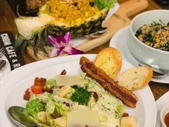 -Chom Cafe and Restaurant