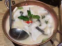 酸汤嫩鱼片-小大董·烤鸭(凤凰汇店)