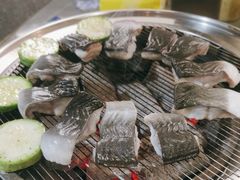 -围炉肉舍•炭烤活鳗•丹东海鲜烤肉(步行街店)