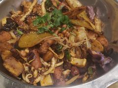 -愉肴麻辣香锅(中山路店)