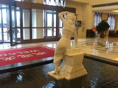 -乌兰湖畔草坪轻奢营地