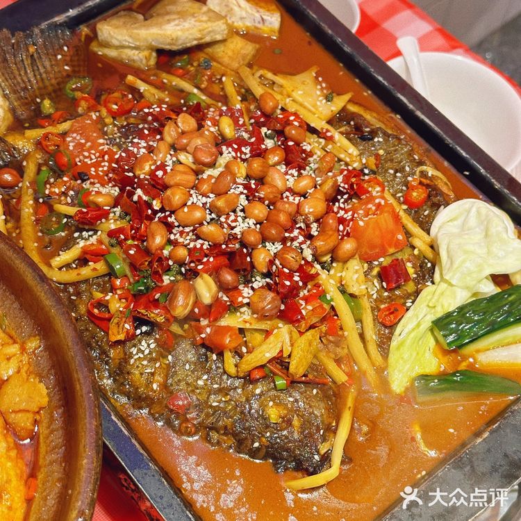 阳朔西街超地道的螺蛳鸭脚煲！！ 