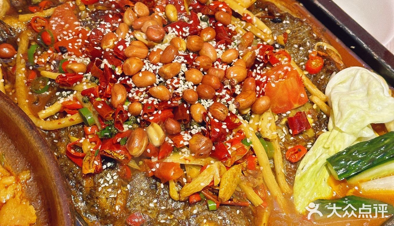 阳朔西街超地道的螺蛳鸭脚煲！！ 