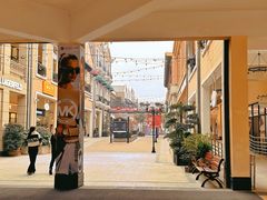 -王府井奥莱临潼小镇(临潼店)