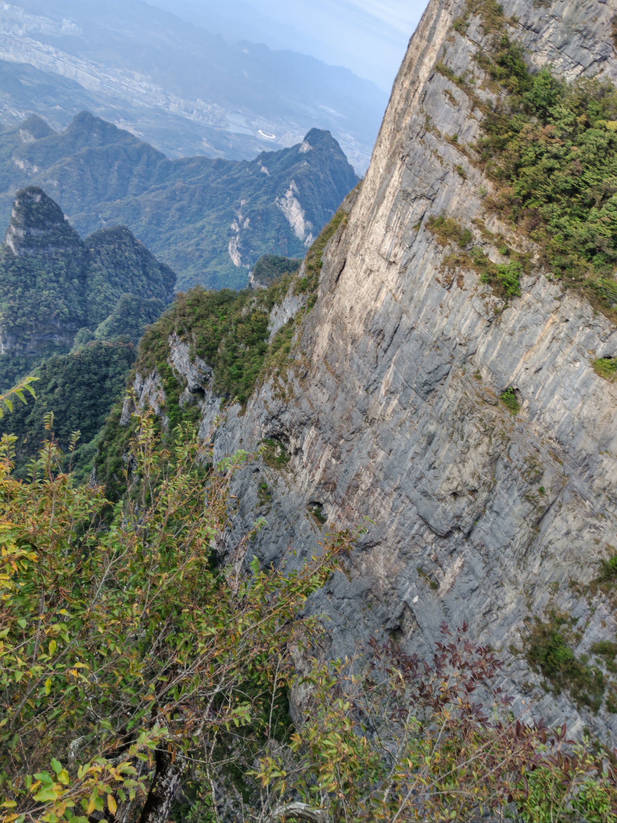 张家界天门山翻水图片