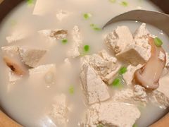 松茸火腿炖老豆腐-一坐一忘云南菜(嘉里中心店)