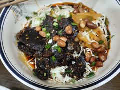 招牌红油牛肉粉-向东街老玖面馆总店