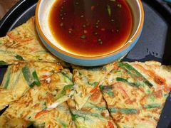 海鲜葱饼-明洞阿姨·韩式酱蟹烤肉·创意料理(三元桥店)