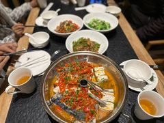 -鱼鲜饭香·招牌汽锅剁椒鱼头王