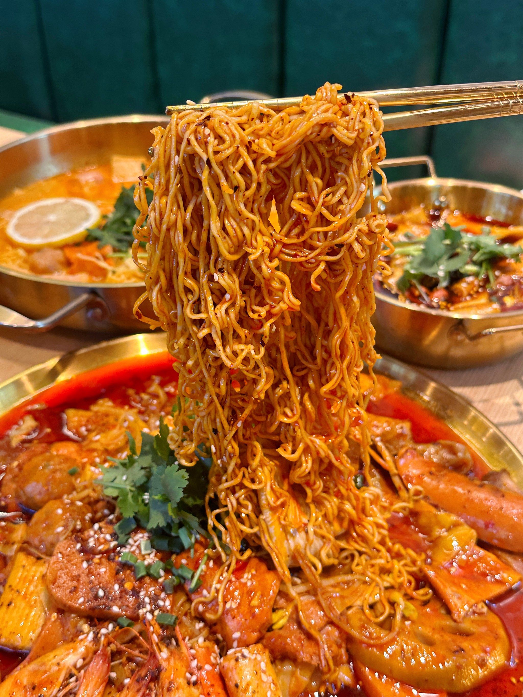 配着麻辣烫简直是绝配!清爽的柠檬茶,浓郁的奶茶