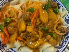 大盘鸡盖浇面-河州春清真西北特色美食(虎踞路店)