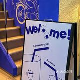 被克莱因蓝色调包围的咖啡馆💙