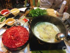 -鲜入围煮花胶鸡海鲜火锅