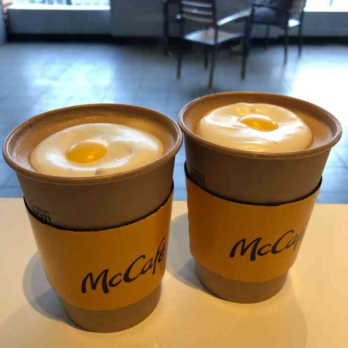 打分    /人 最近很火的太阳拿铁 就是拿铁上面加了一块蛋白糖哈哈