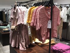 -URBAN REVIVO(高德置地广场·春广场店)