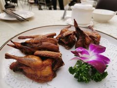 石岐乳鸽-轩记海鲜餐厅·四十五年老字号·经典粤菜(西区彩虹店)