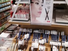 -名创优品(广州萝岗万达广场店)