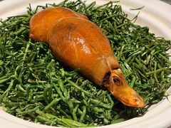 葱烤八宝葫芦鸭-屋里厢上海菜馆