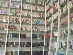 -钟书阁(松江泰晤士小镇店)