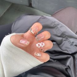 -UGIRL有个美甲
