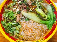 麻辣牛杂细米线-权記牛腩