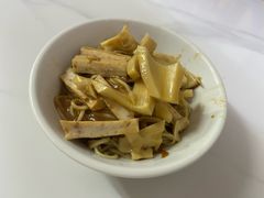 -松树干拌面店