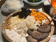 -尚尚仙·酸汤猪手·猪肚鸡火锅(华联万柳购物中心店)