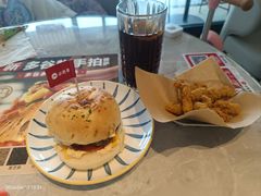 -必胜客(欧亚万豪店)