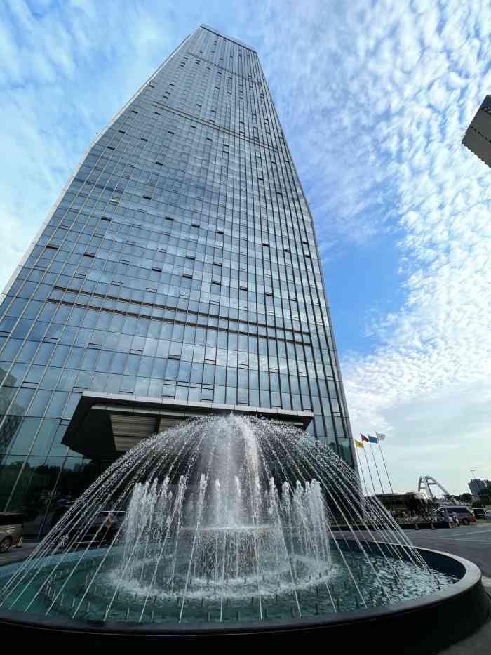 宜兴陶都半岛酒店-"从万达吃好饭远远就看到凯宾斯基屹立在前方.