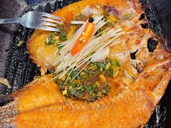 傣族香茅草烤罗非鱼-雀舞云南菜(天津天河城购物中心店)