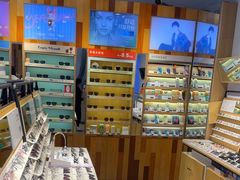-LOOK眼镜·蔡司依视路配镜(宝山万达店)