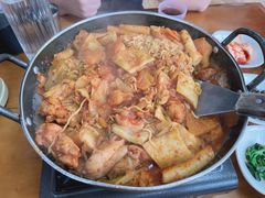 -亲昵春川鸡排(韩国美食街店)