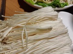 -茸梅路右拐龙虾-农家菜(松江店)
