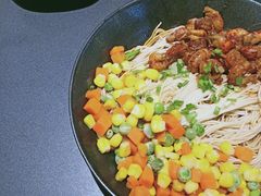秘制小龙虾拌面-贡梅老面馆·蟹粉面·无锡特色小吃(南长街主推店)