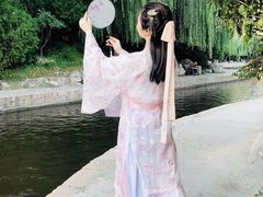 -翩若国风汉服体验馆
