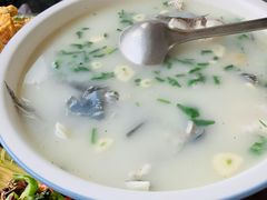 奶汤鱼头-美顺香食府鱼头老店(雪野湖店)
