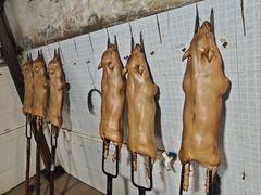 -黄记四更烤乳猪店