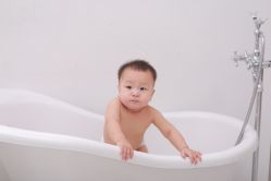 -亲吻宝贝儿童摄影