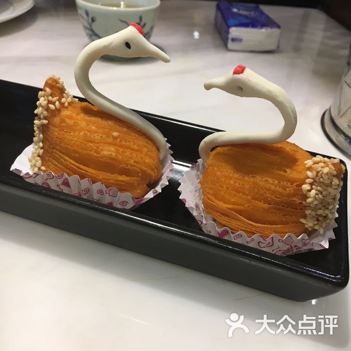 陶陶居酒家鲜果榴莲天鹅酥图片