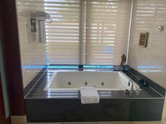 -三亚湾海居铂尔曼度假酒店