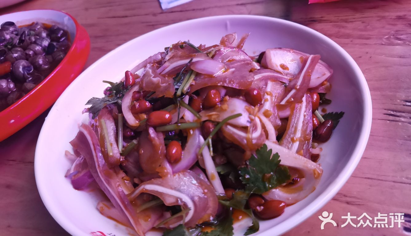 啤酒撸串子,因为瑞虹这家店店门口是可以摆桌子的