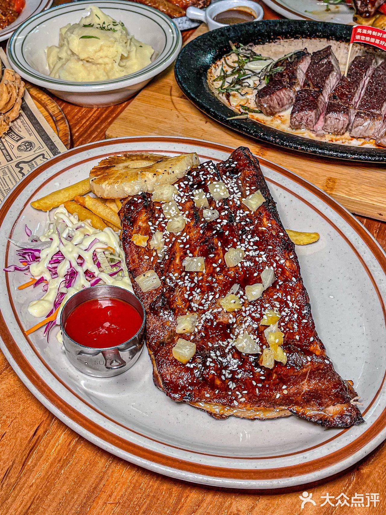 北京这家餐厅也太有圣诞氛围感了！！